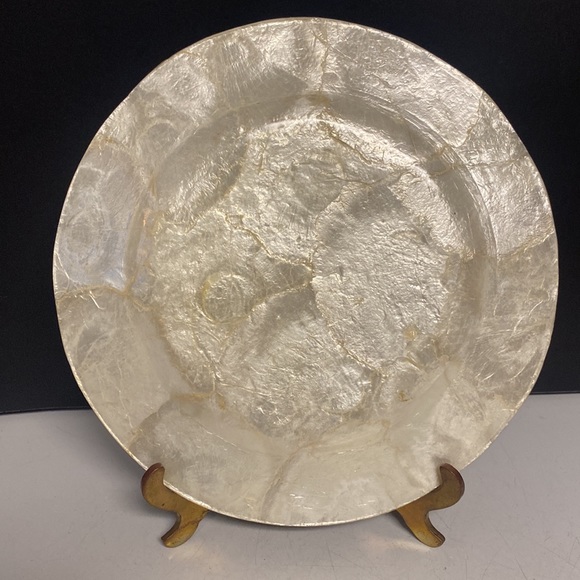 Hallie St Mary Inc Capiz Shell Charger Plates Placemat Set of Three - Picture 14 of 17